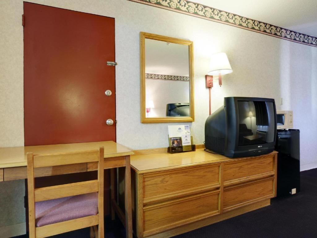 Americas Best Value Inn & Suites Macon Esterno foto