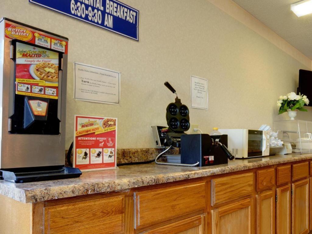 Americas Best Value Inn & Suites Macon Esterno foto