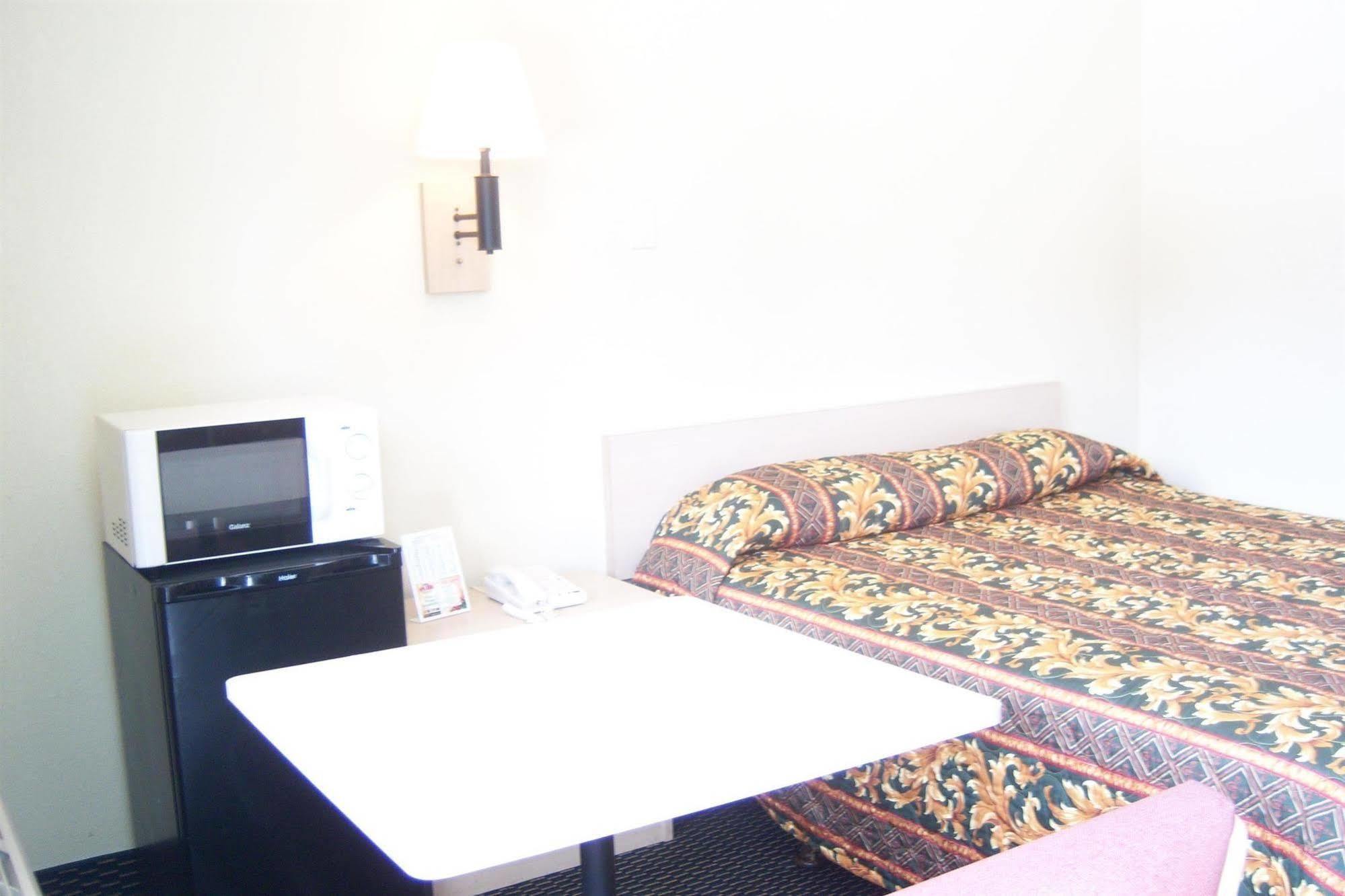 Americas Best Value Inn & Suites Macon Esterno foto