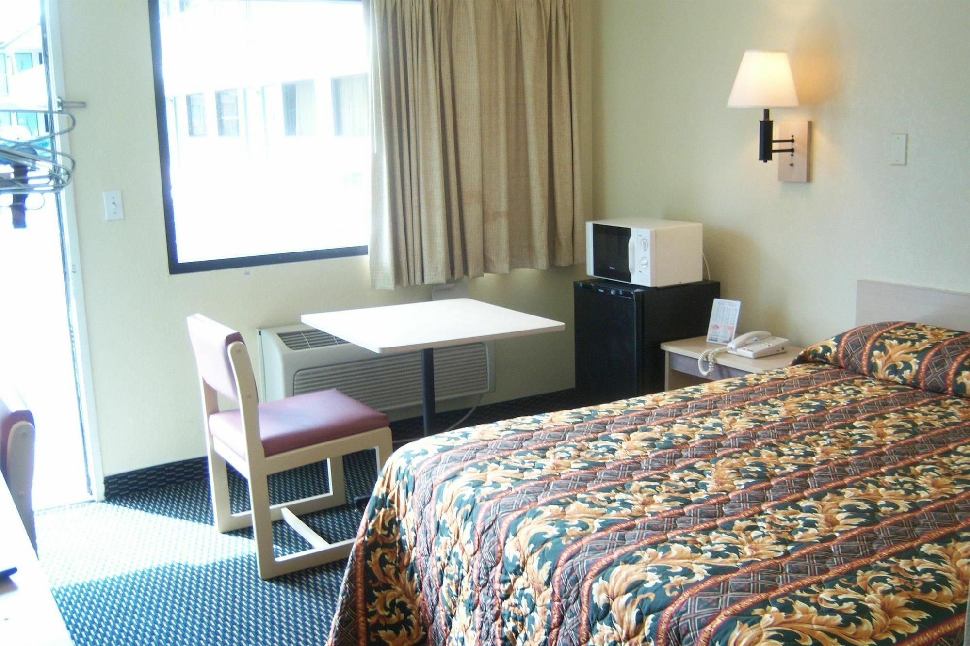 Americas Best Value Inn & Suites Macon Esterno foto